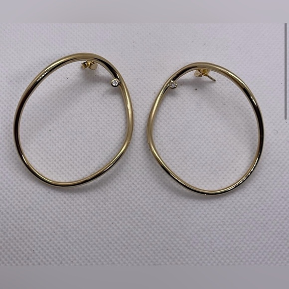 Mejuri Figure Oversized Hoops - Picture 3 of 5